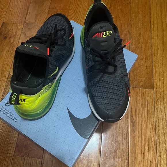 Men’s Nike 270s - Picture 3 of 3